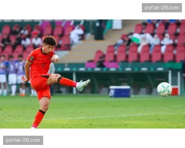 对手门将阿克特尔多次扑救,中国队射门选择与角度需优化