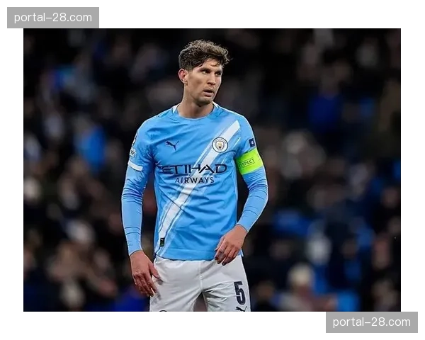 曼城在少打一人后仍坚持高位防线 身后空当屡次被皇马针对性利用